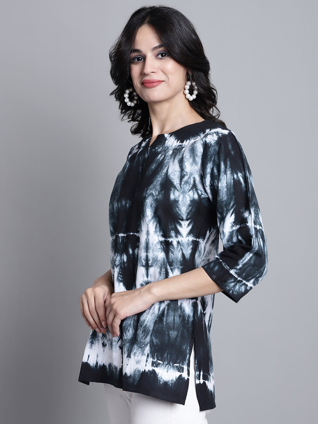 Aawari Women Cotton Tie & Dye Tops & Tunics / Western Wear