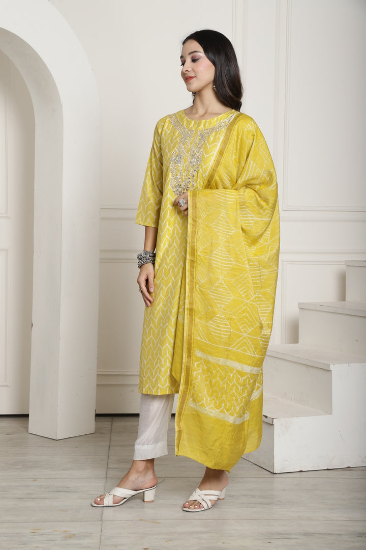 Aawari Women Printed Yellow Shine Three Piece Suit Sets