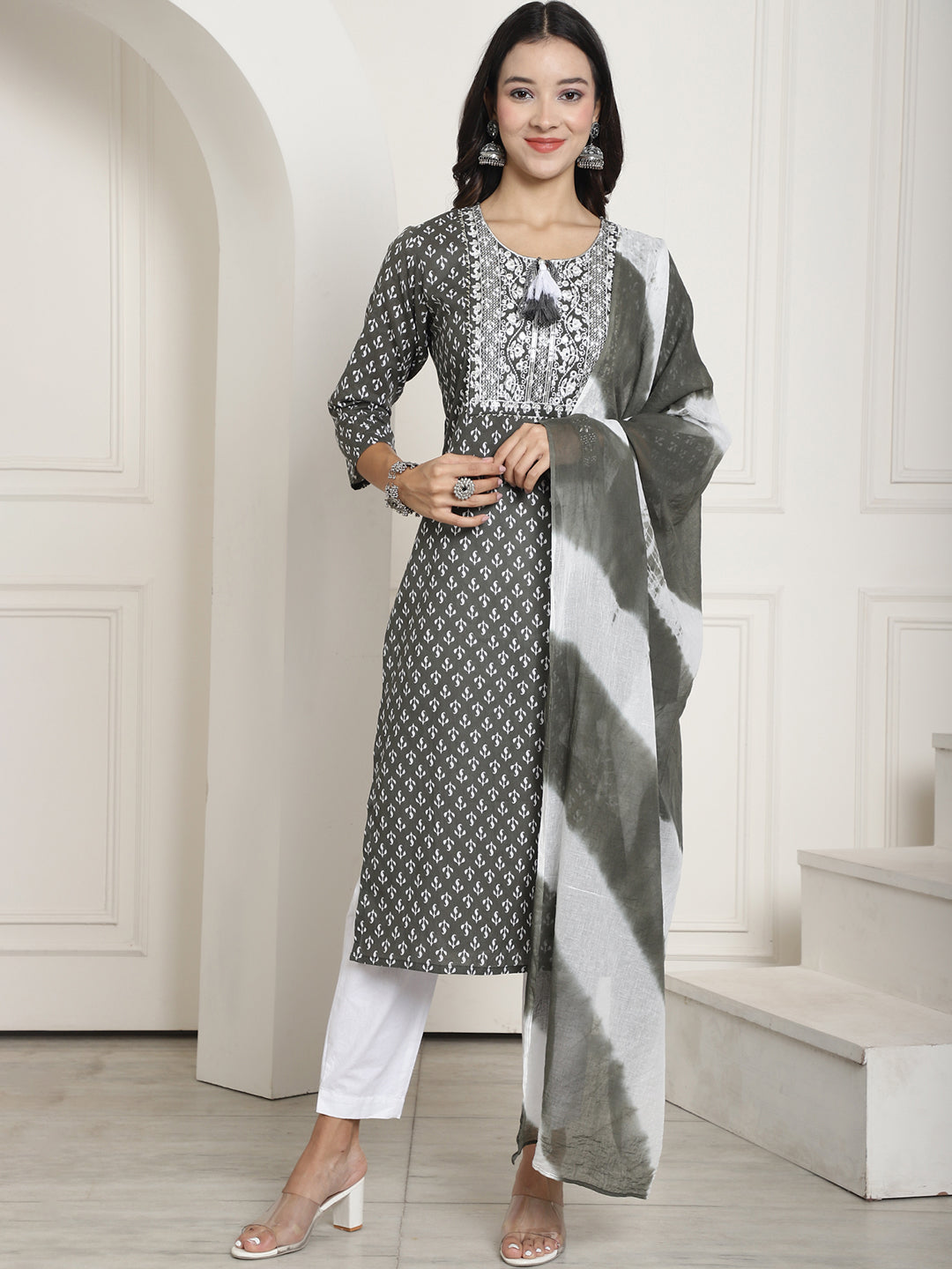 Aawari Women Printed Dark Grey Three Piece Suit Set