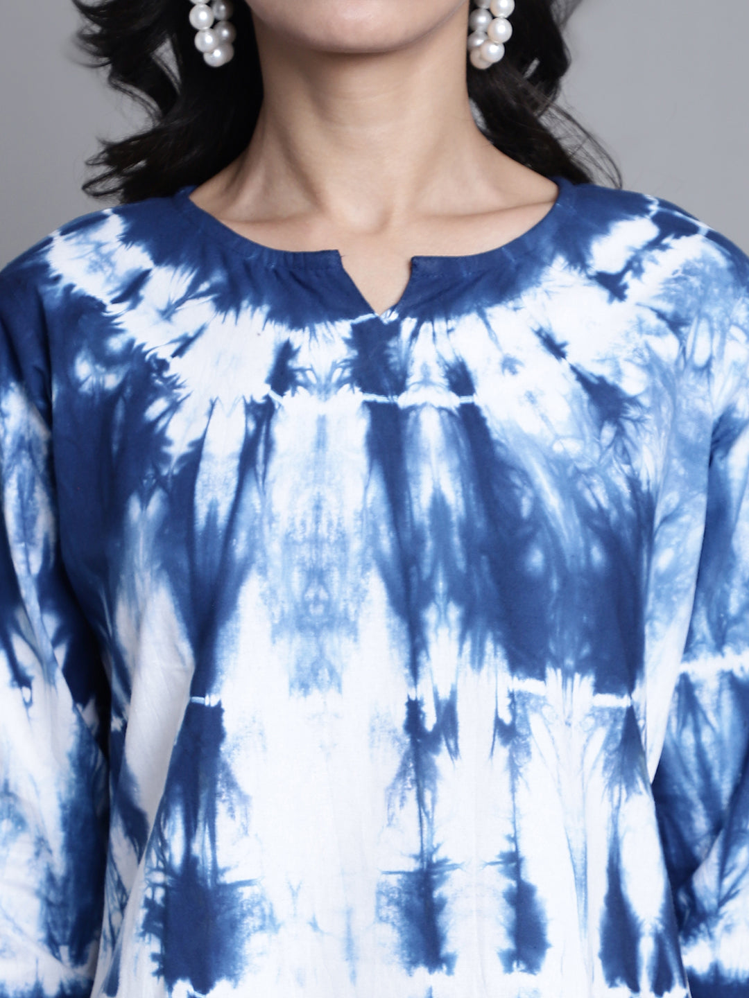 Aawari Blue Tie & Dye Cotton Notched Round Neck A-Line Top