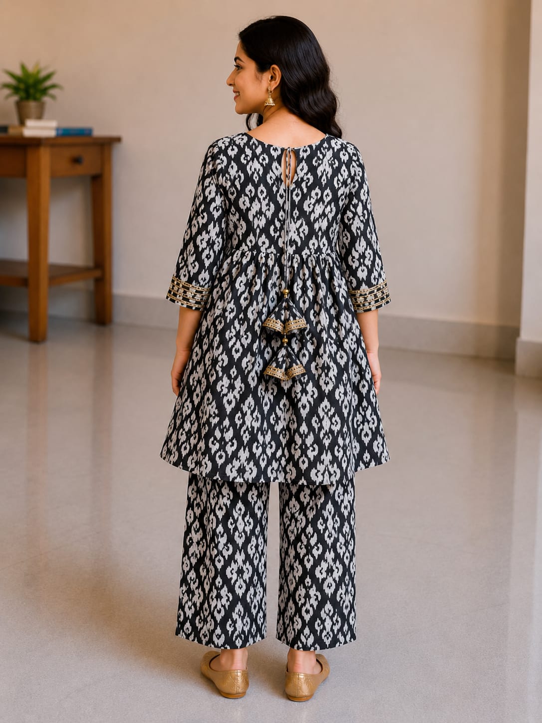 Women's Black & White Rayon Printed Kurta Pant Set